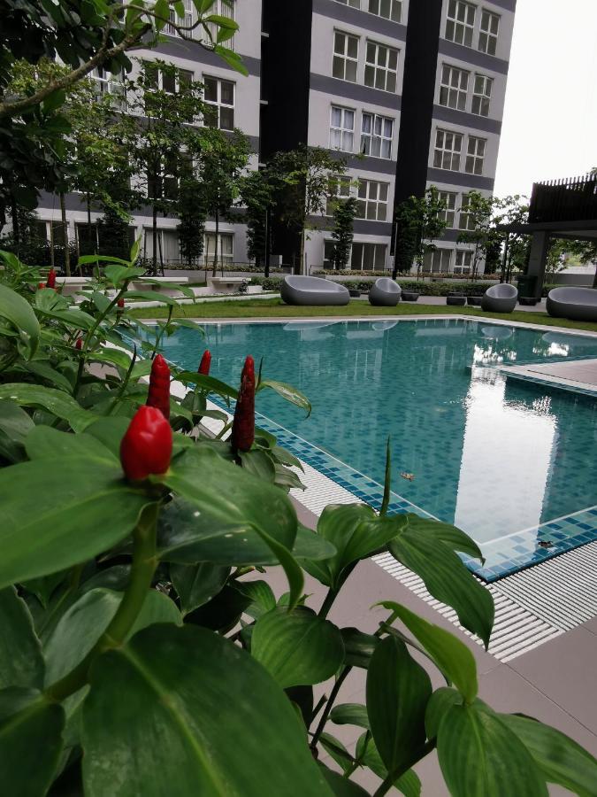 Kajang Industrial House With Olympic Size Swimming Pool Apartment Exterior photo